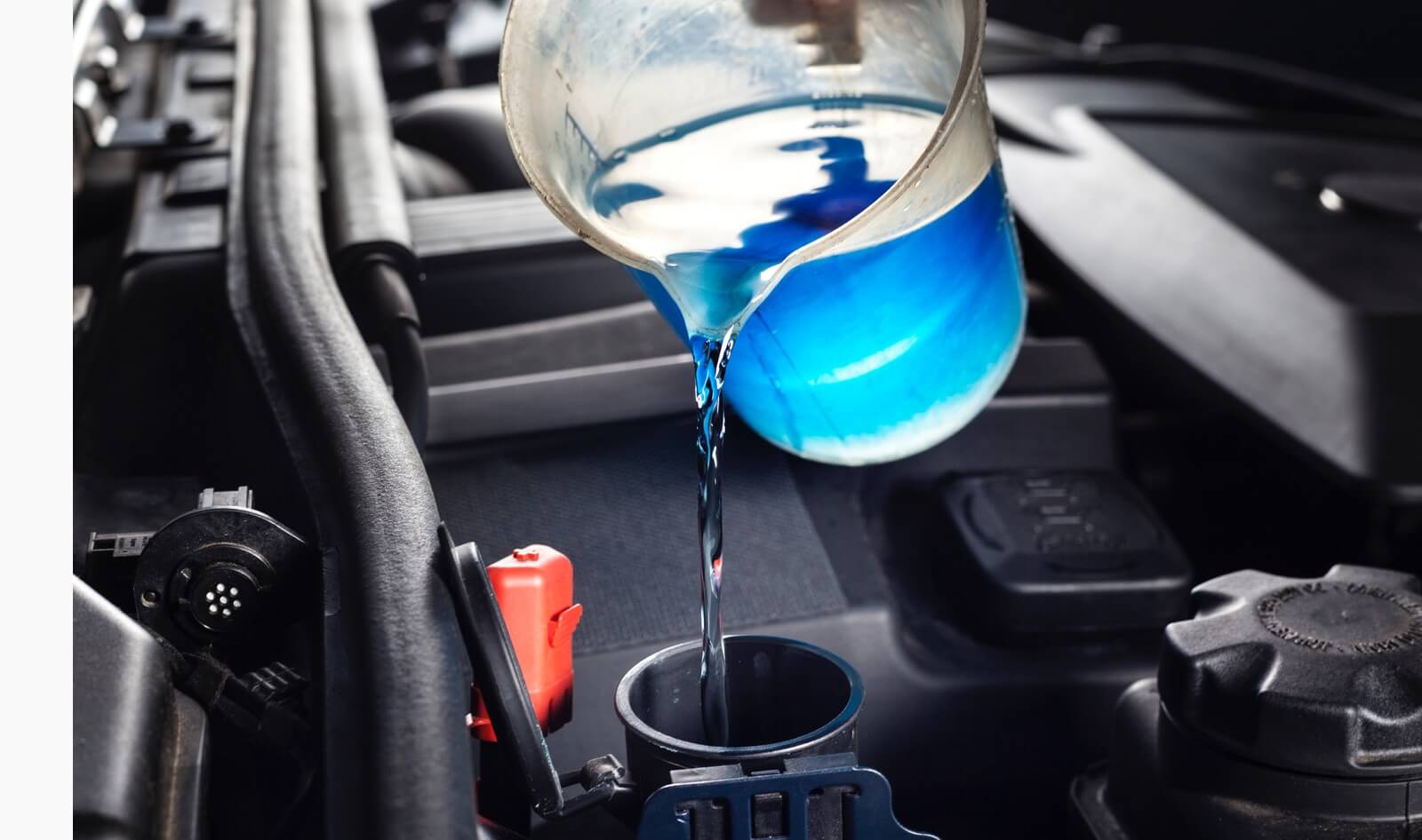 Revisar y cambiar los líquidos de un coche eléctrico - Emesa M-30